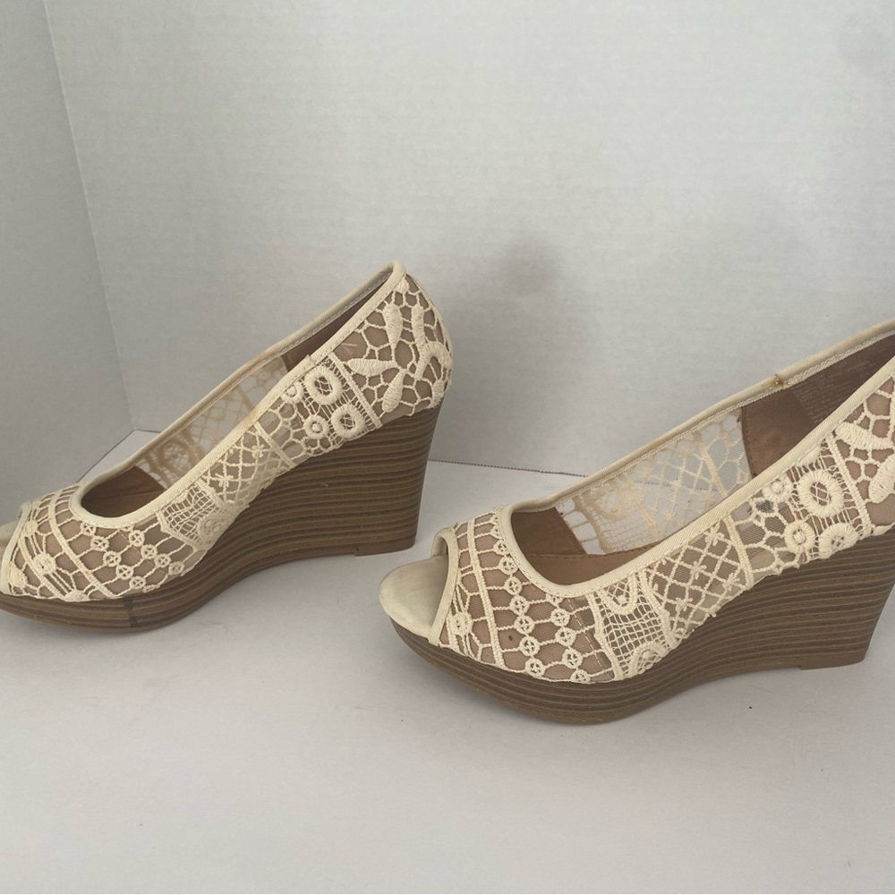 Women's Cream Lace Peep-Toe Wedge Heels - Picture 4 of 9